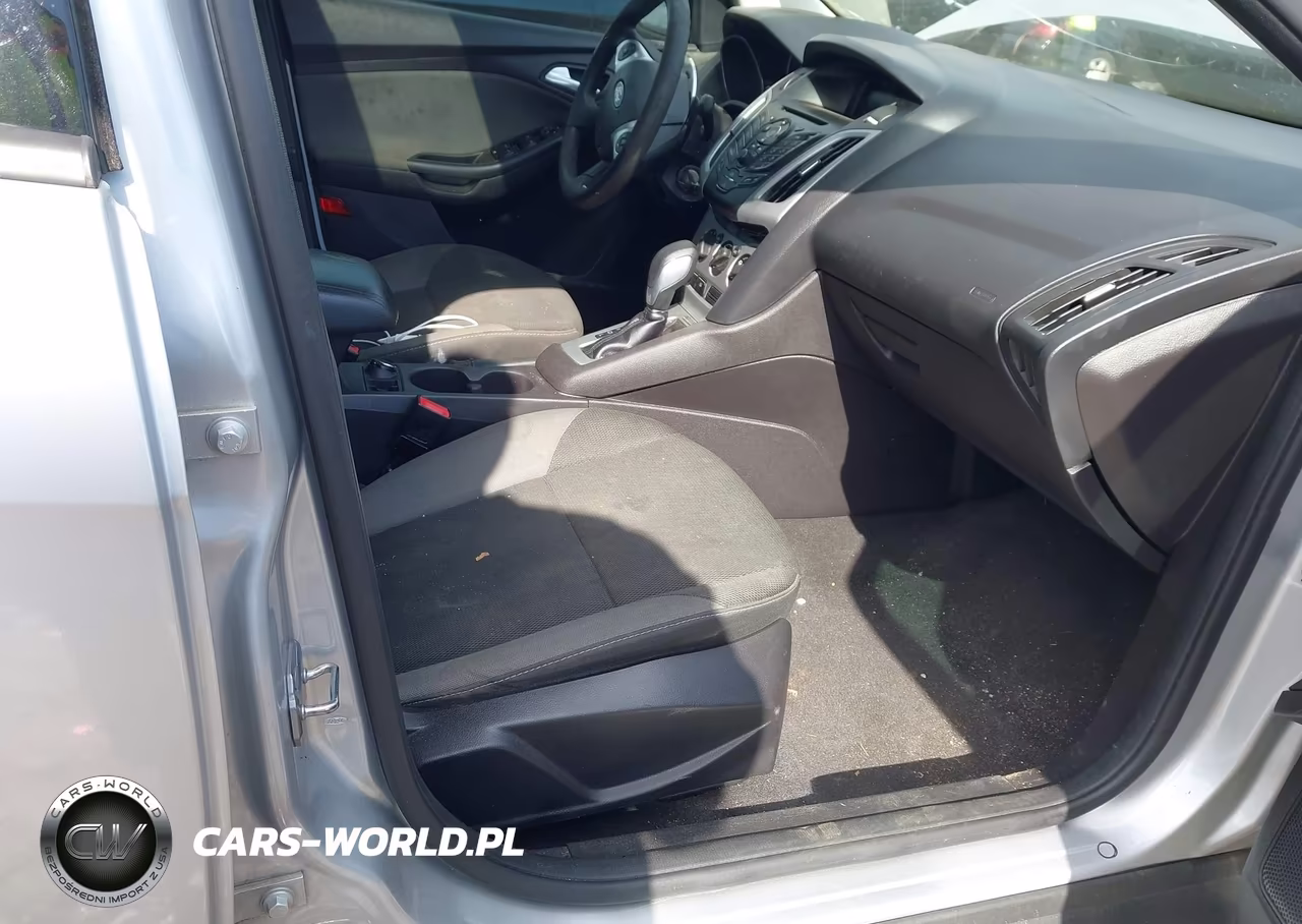 2014 Ford Focus Se VIN:1FADP3F29EL458087 - 5