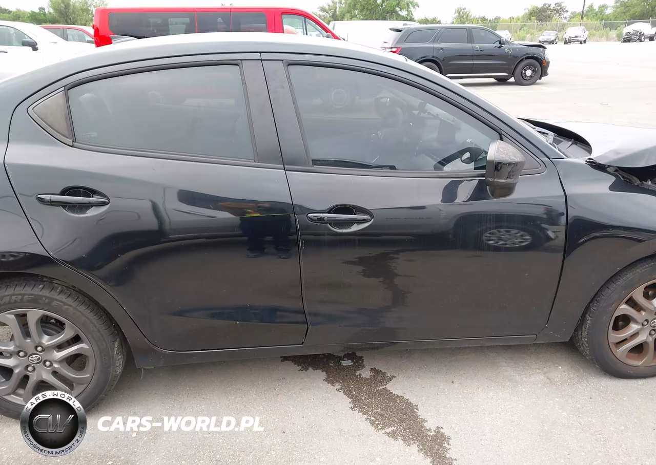 2019 Toyota Yaris Le VIN:3MYDLBYV8KY514323 - 13