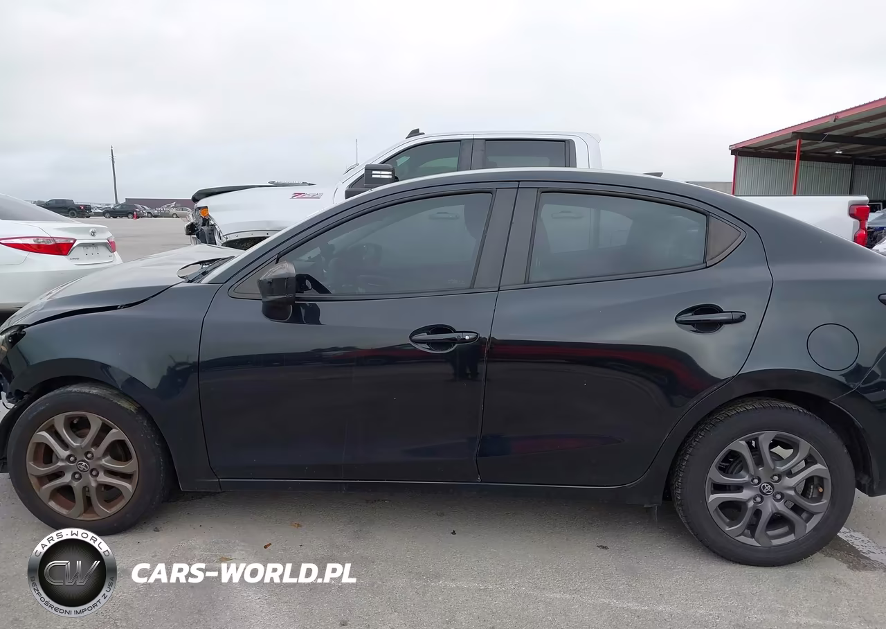 2019 Toyota Yaris Le VIN:3MYDLBYV8KY514323 - 14