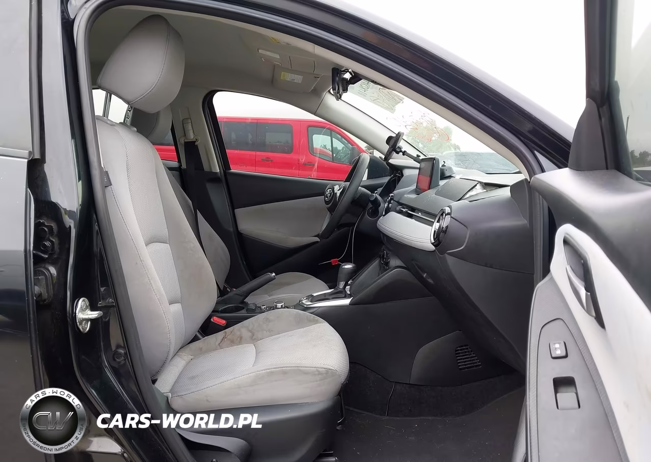2019 Toyota Yaris Le VIN:3MYDLBYV8KY514323 - 5