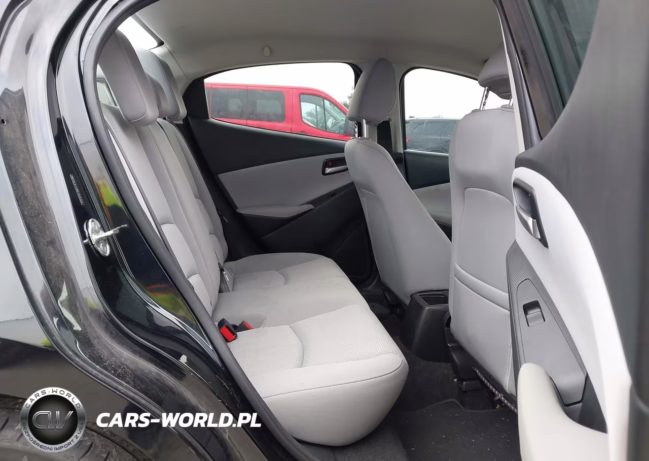 2019 Toyota Yaris Le VIN:3MYDLBYV8KY514323 - 8