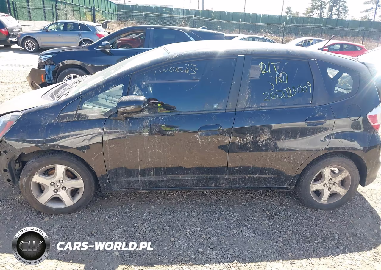 2013 Honda Fit Sport VIN:JHMGE8H58DC018540 - 13