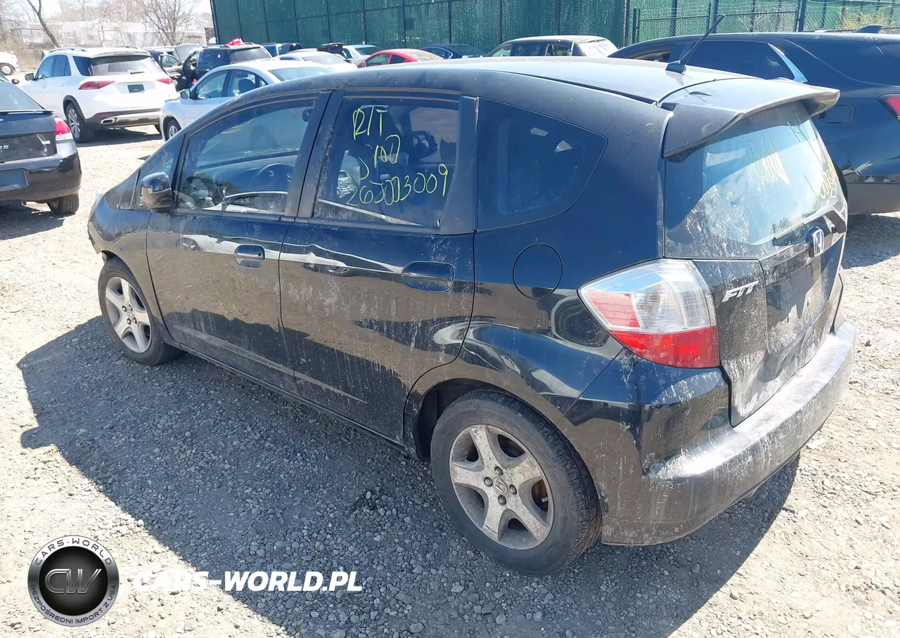 2013 Honda Fit Sport VIN:JHMGE8H58DC018540 - 3