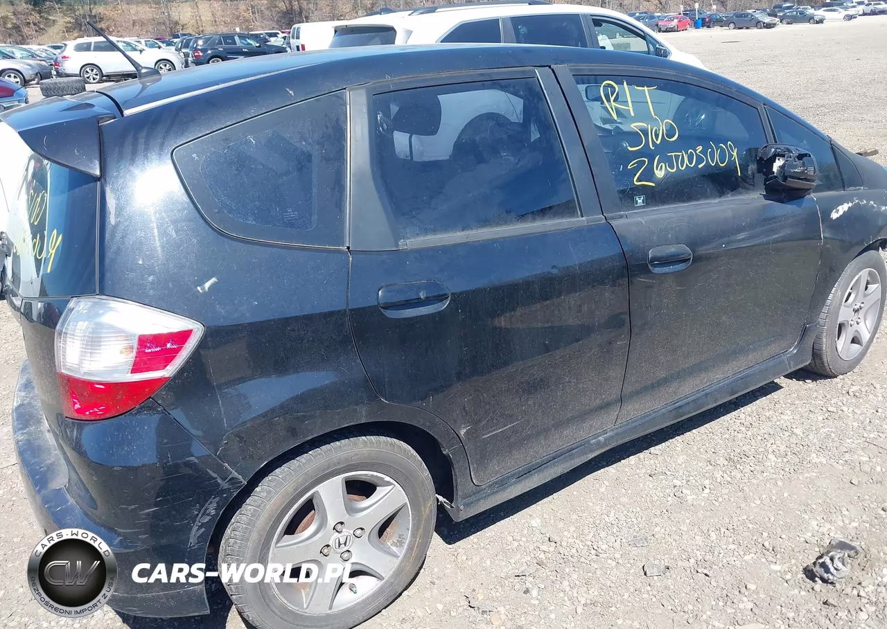 2013 Honda Fit Sport VIN:JHMGE8H58DC018540 - 4