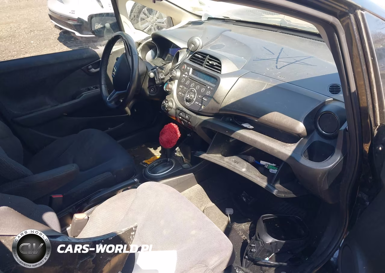 2013 Honda Fit Sport VIN:JHMGE8H58DC018540 - 5