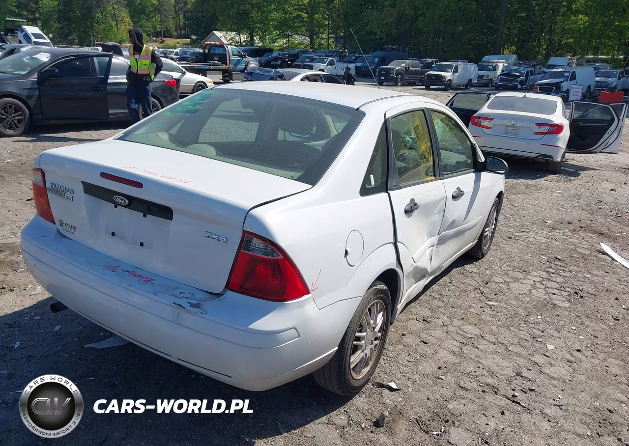 2005 Ford Focus Zx4 VIN:1FAFP34N55W227000 - 4