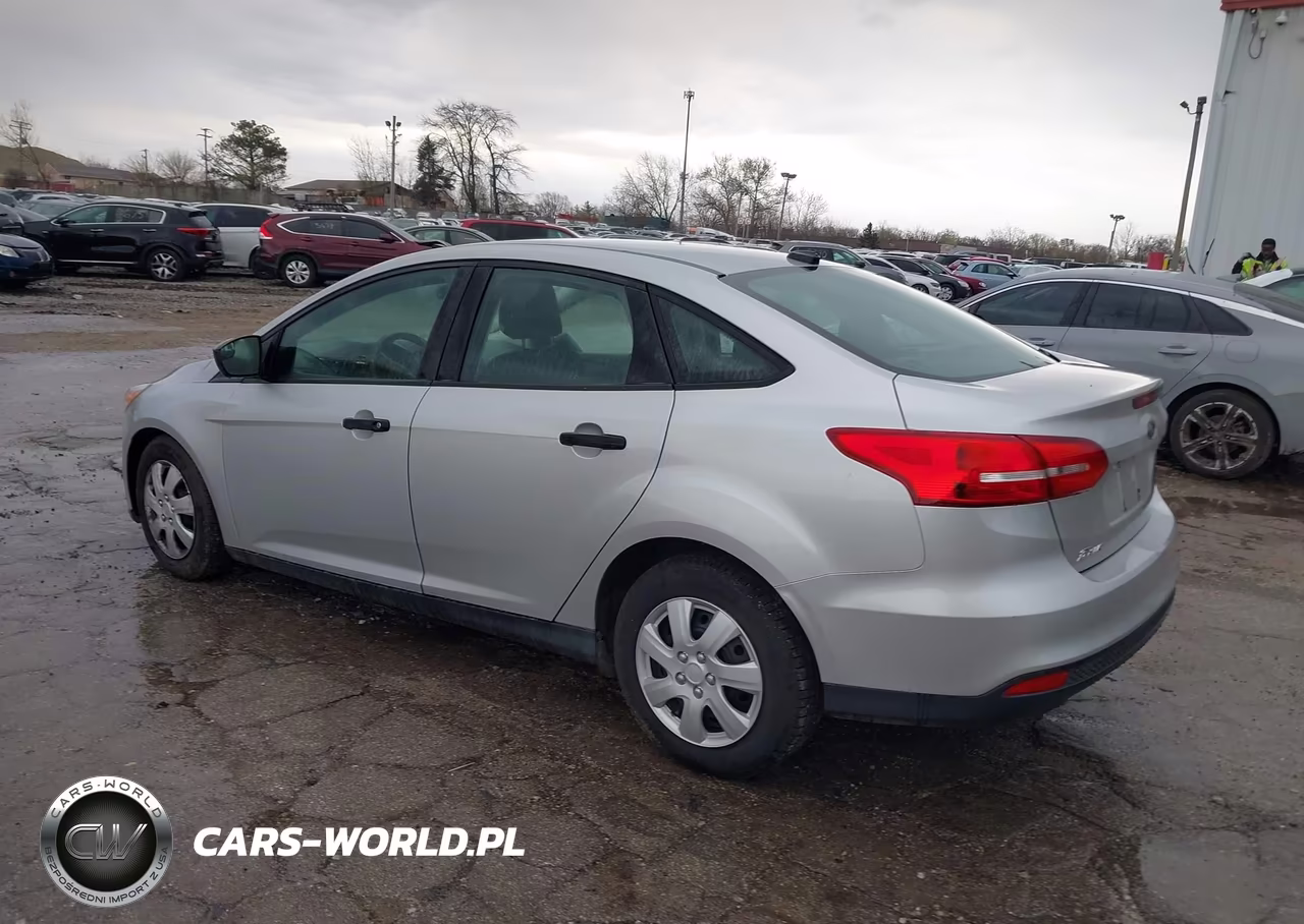 2018 Ford Focus S VIN:1FADP3E28JL215172 - 3
