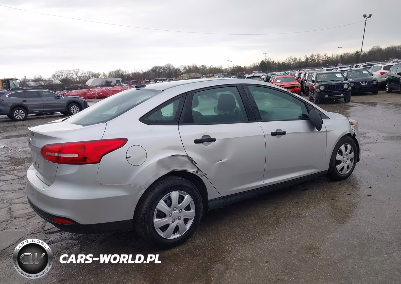 2018 Ford Focus S VIN:1FADP3E28JL215172 - 4