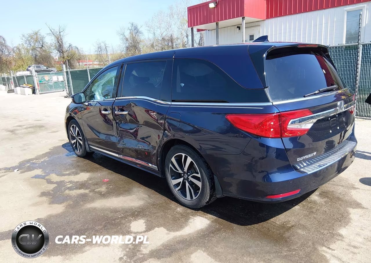 2018 Honda Odyssey Elite VIN:5FNRL6H94JB108967 - 3