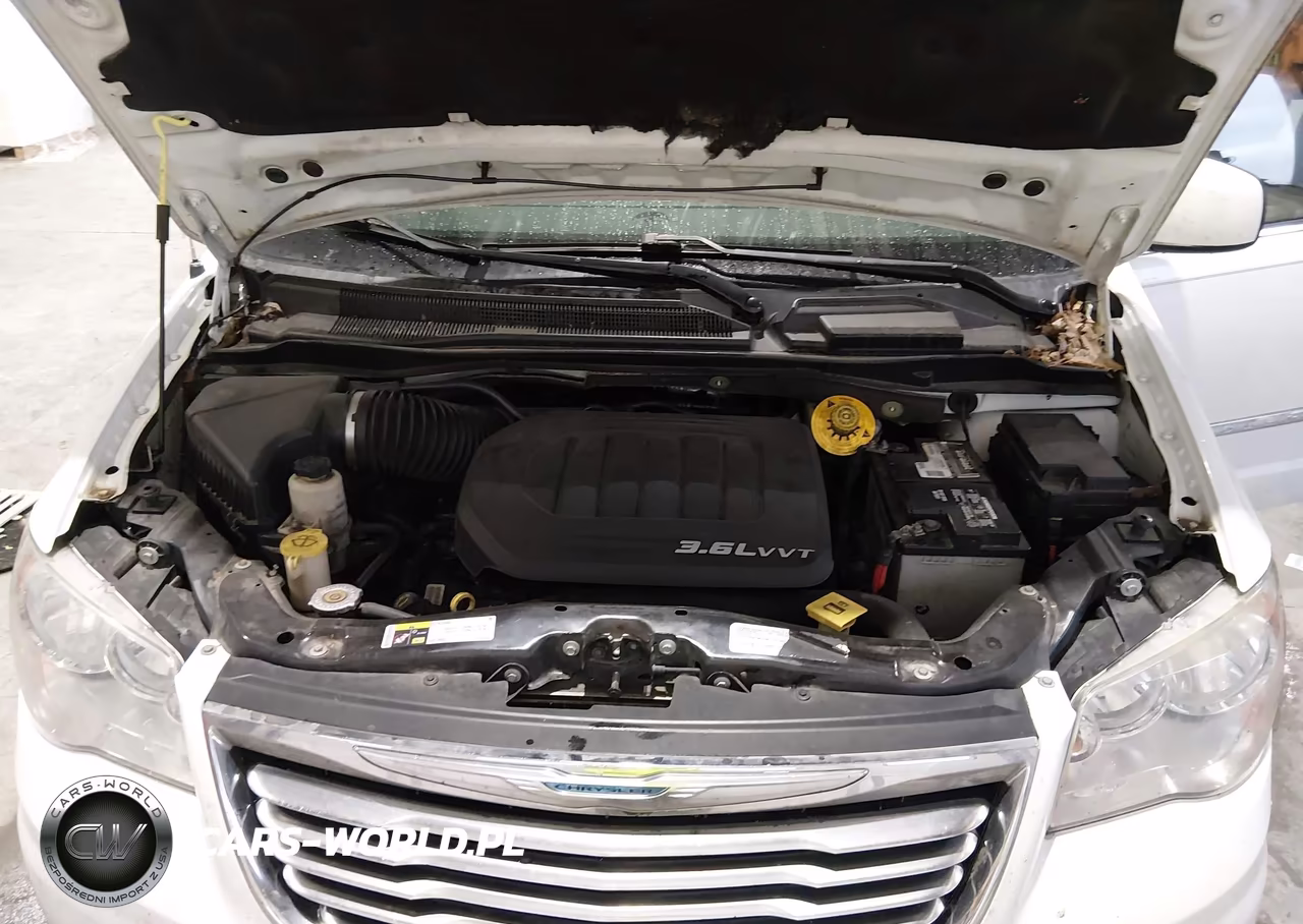 2015 Chrysler Town & Country Touring VIN:2C4RC1BG7FR538952 - 10