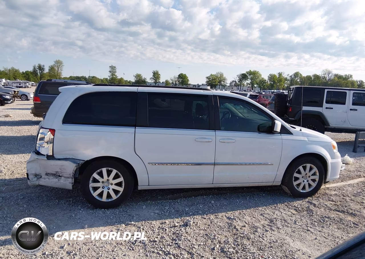 2015 Chrysler Town & Country Touring VIN:2C4RC1BG7FR538952 - 13
