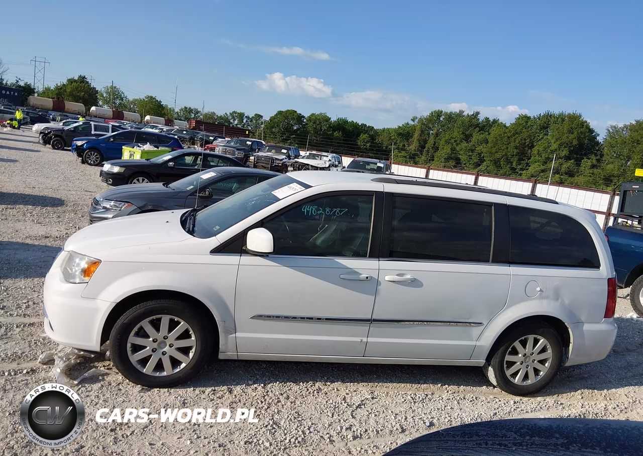 2015 Chrysler Town & Country Touring VIN:2C4RC1BG7FR538952 - 14