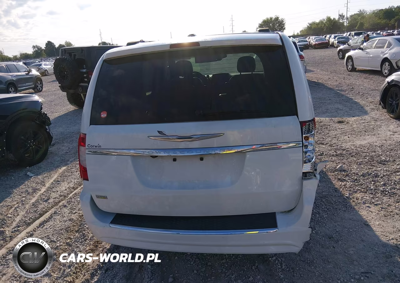 2015 Chrysler Town & Country Touring VIN:2C4RC1BG7FR538952 - 16