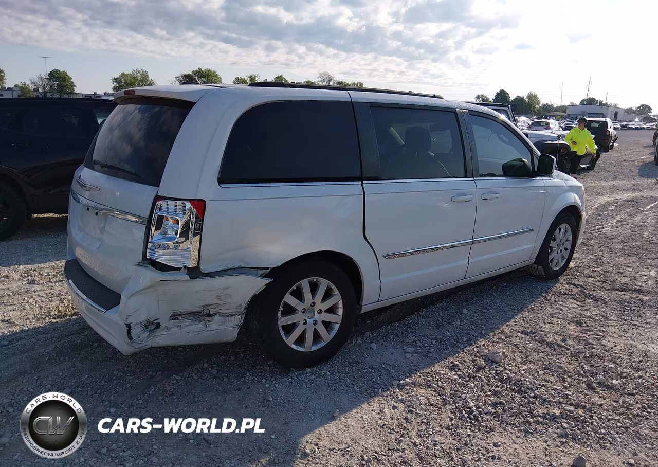 2015 Chrysler Town & Country Touring VIN:2C4RC1BG7FR538952 - 4