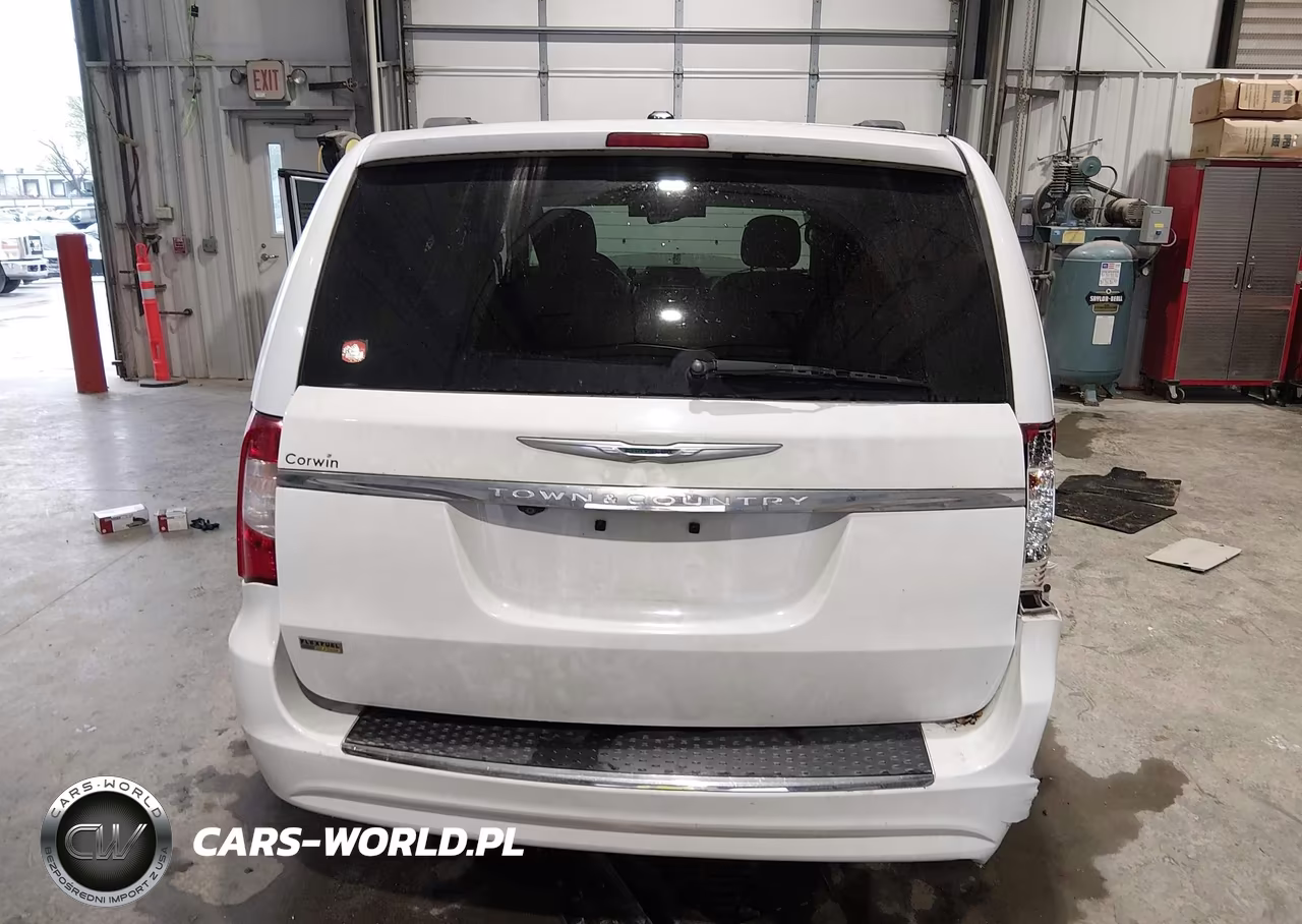 2015 Chrysler Town & Country Touring VIN:2C4RC1BG7FR538952 - 6