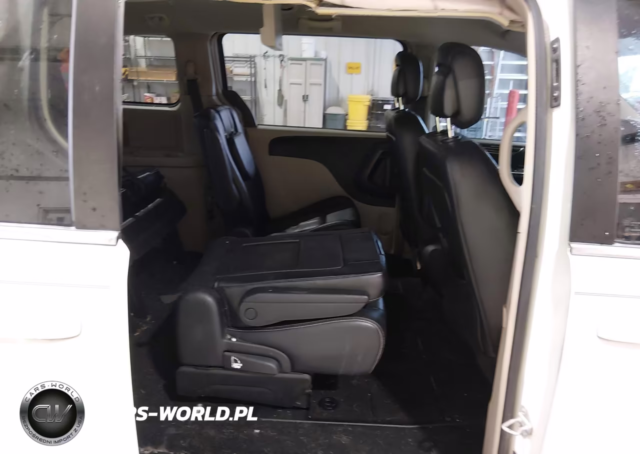 2015 Chrysler Town & Country Touring VIN:2C4RC1BG7FR538952 - 8