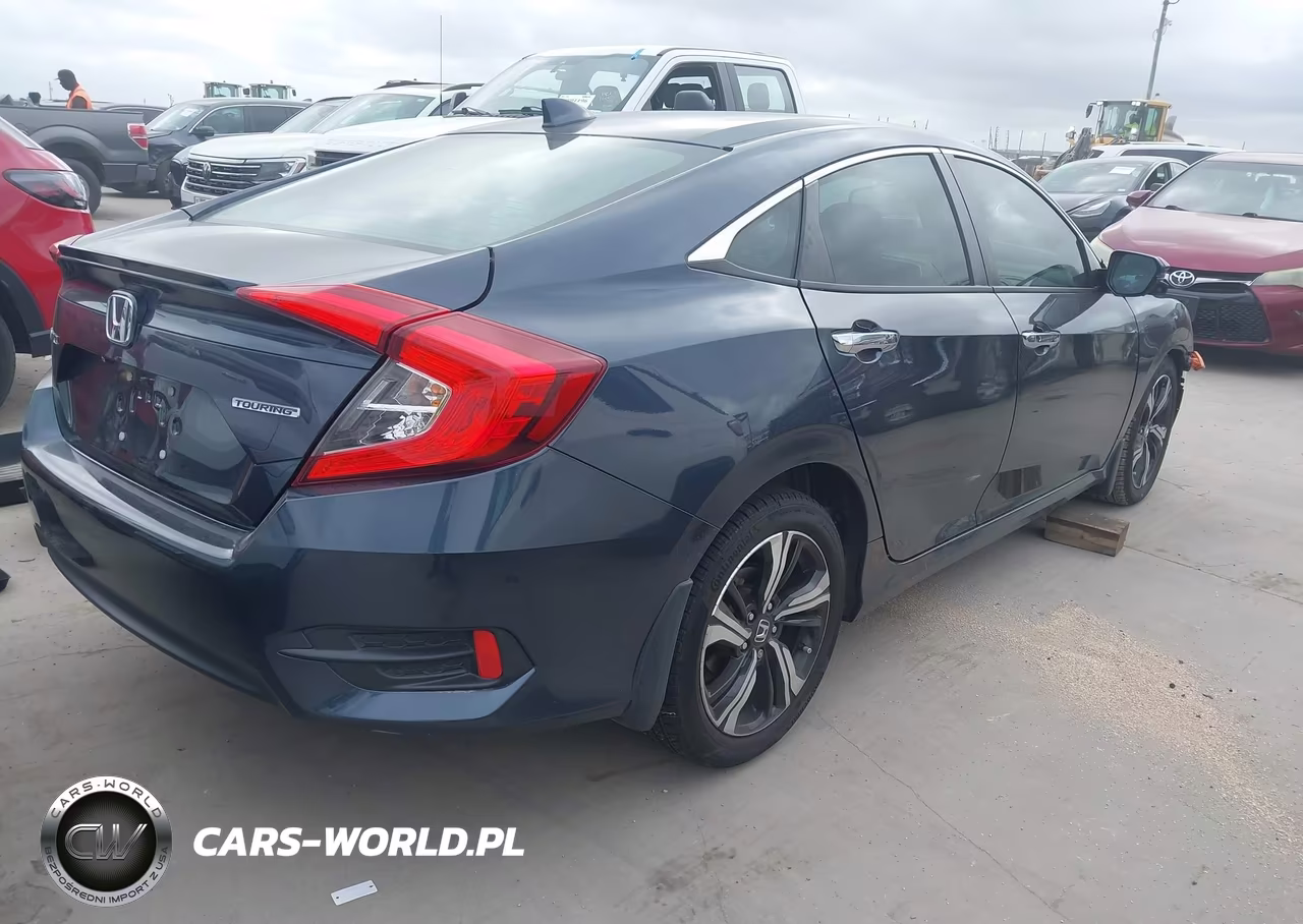 2017 Honda Civic Touring VIN:19XFC1F98HE024448 - 4