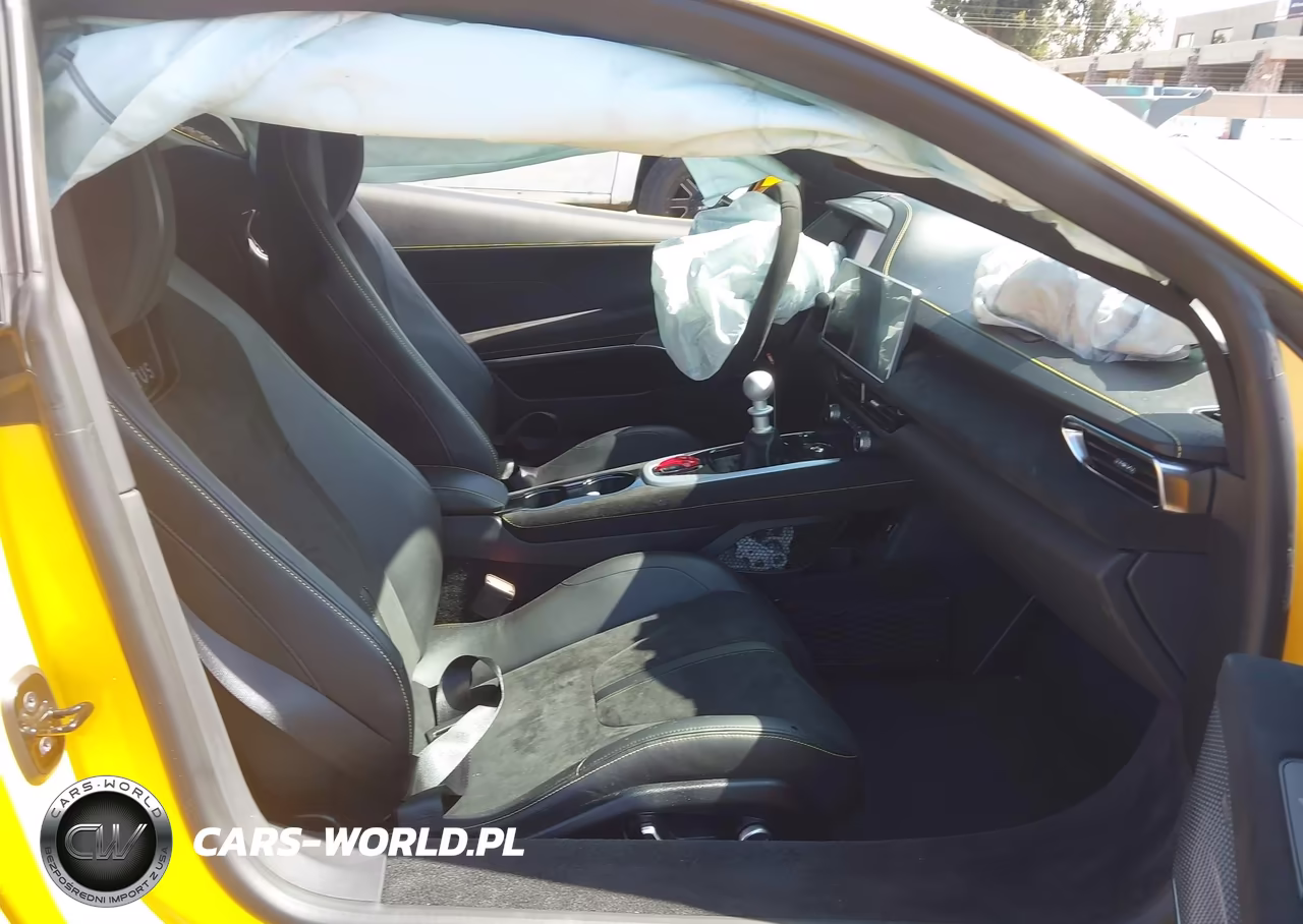 2024 Lotus Emira V6 First Edition VIN:SCCLEKAX6RHA10893 - 5
