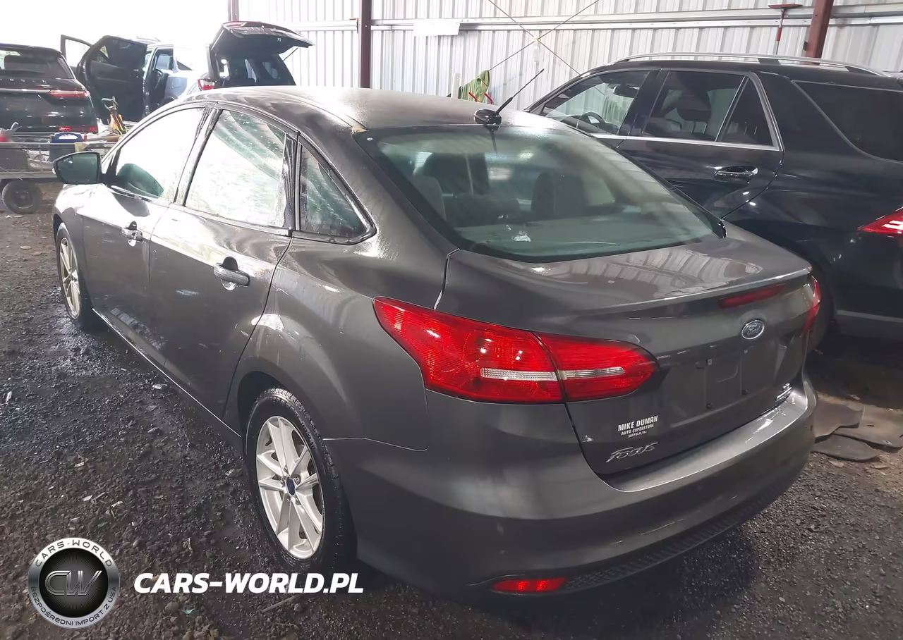 2016 Ford Focus Se VIN:1FADP3F26GL296602 - 3