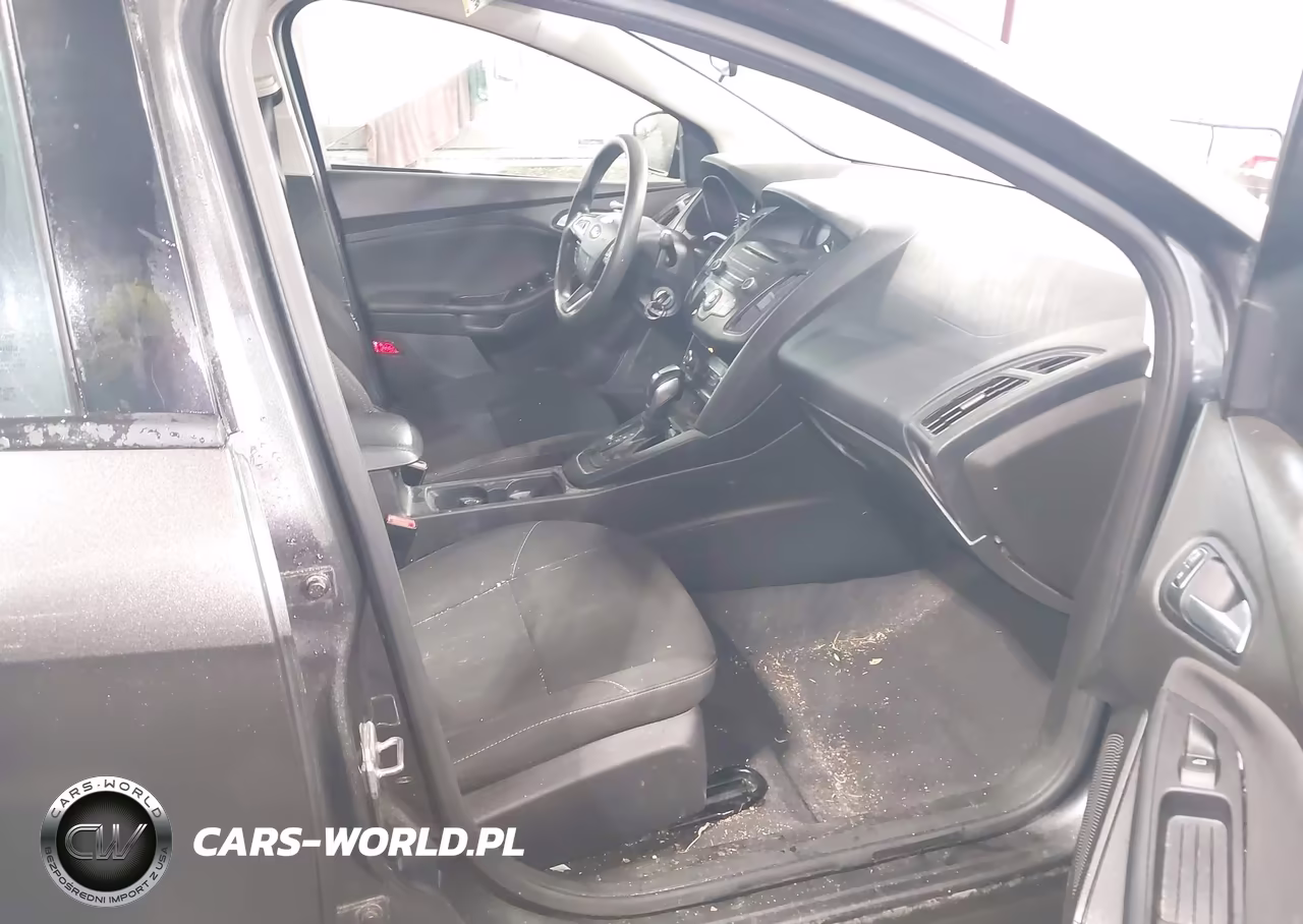 2016 Ford Focus Se VIN:1FADP3F26GL296602 - 5
