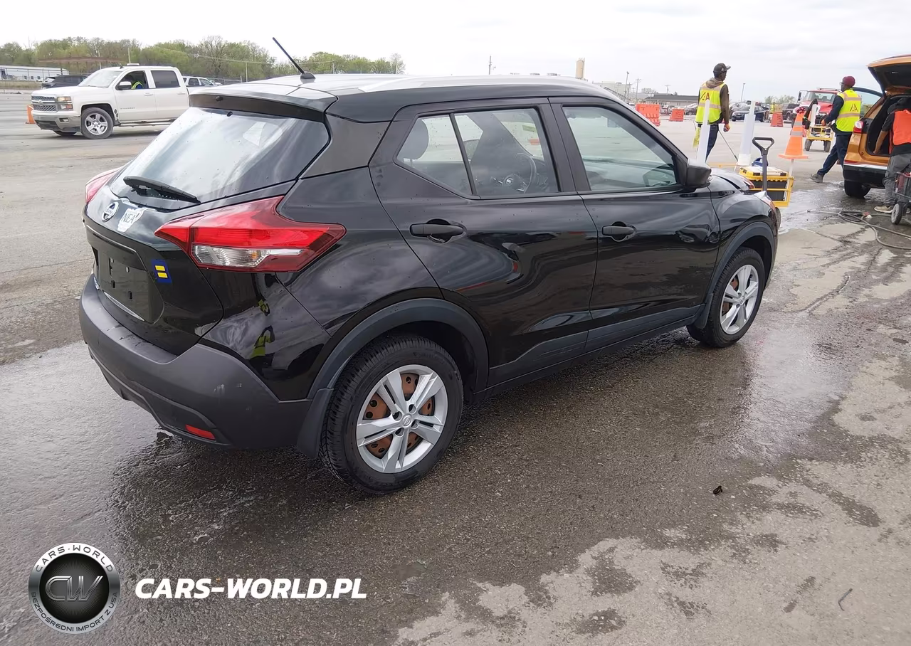 2019 Nissan Kicks S VIN:3N1CP5CU5KL562196 - 4