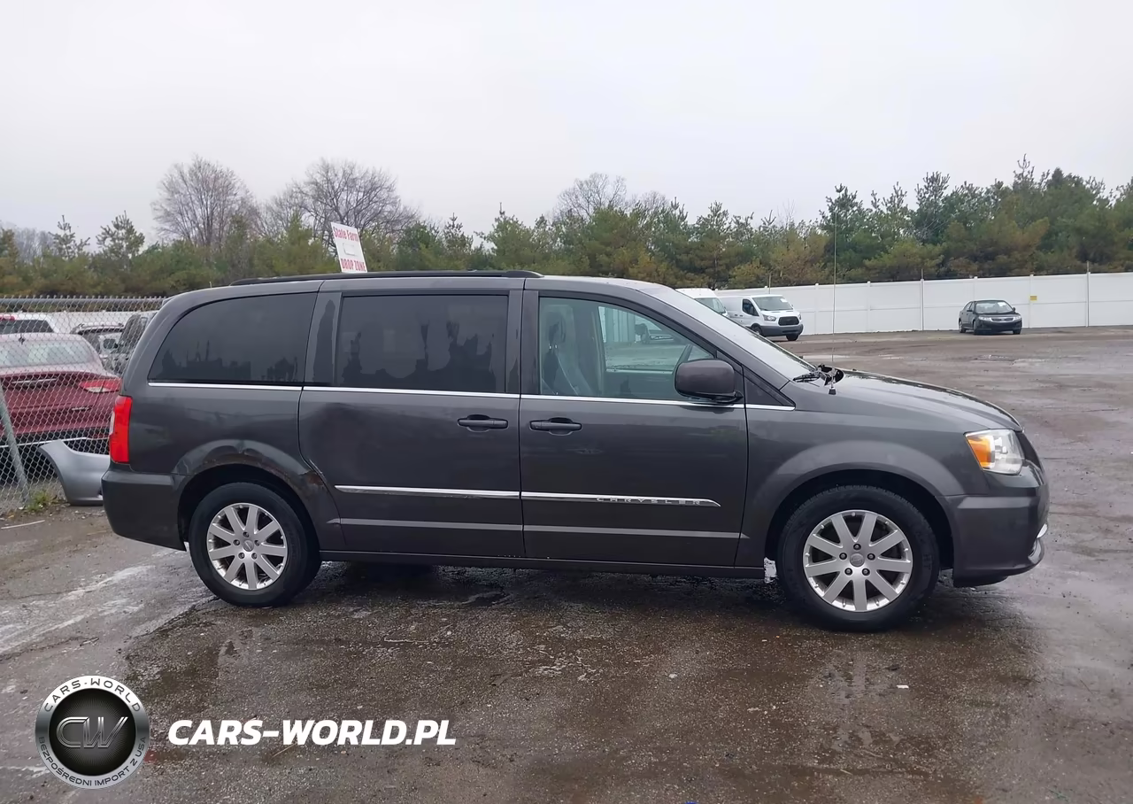 2016 Chrysler Town & Country Touring VIN:2C4RC1BG9GR292617 - 13