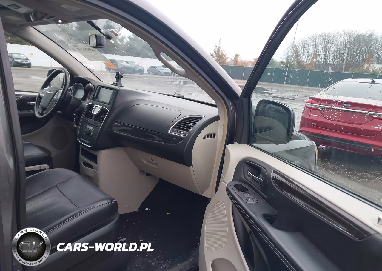 2016 Chrysler Town & Country Touring VIN:2C4RC1BG9GR292617 - 5