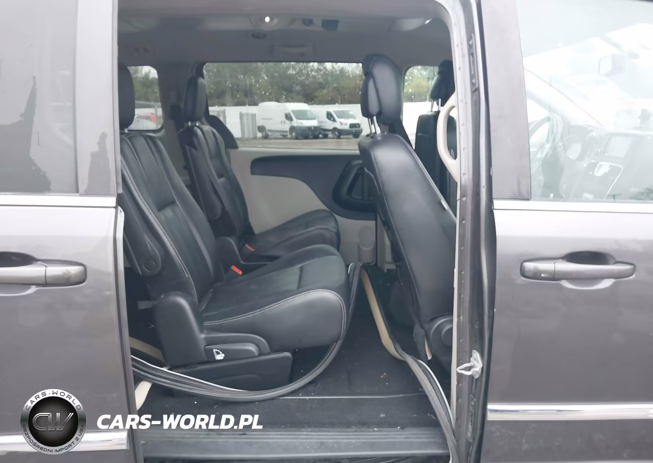 2016 Chrysler Town & Country Touring VIN:2C4RC1BG9GR292617 - 8