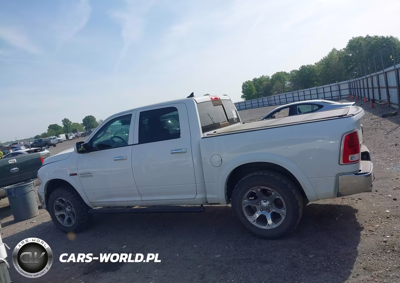 2016 Ram 1500 Laramie VIN:1C6RR7NM1GS158497 - 14