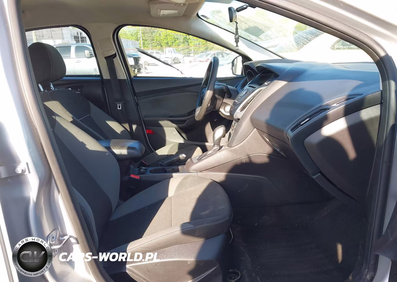 2014 Ford Focus Se VIN:1FADP3K28EL422008 - 5