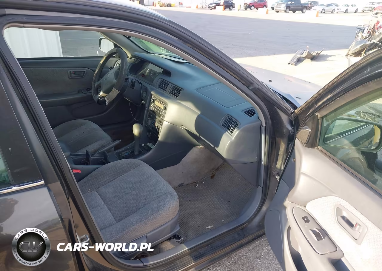 2001 Toyota Camry Le VIN:4T1BG22KX1U840470 - 5