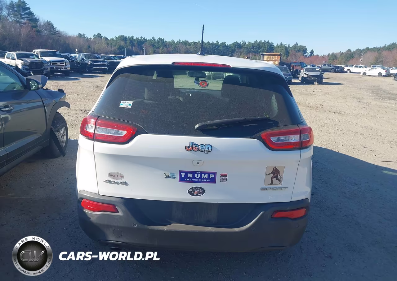 2015 Jeep Cherokee Sport VIN:1C4PJMABXFW685164 - 17