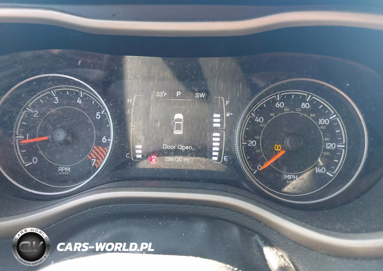 2015 Jeep Cherokee Sport VIN:1C4PJMABXFW685164 - 7