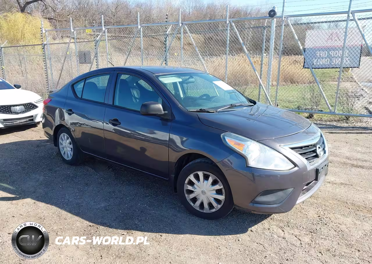 2015 Nissan Versa 1.6 S+