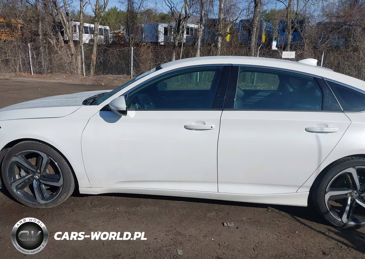 2018 Honda Accord Sport VIN:1HGCV1F34JA184569 - 15