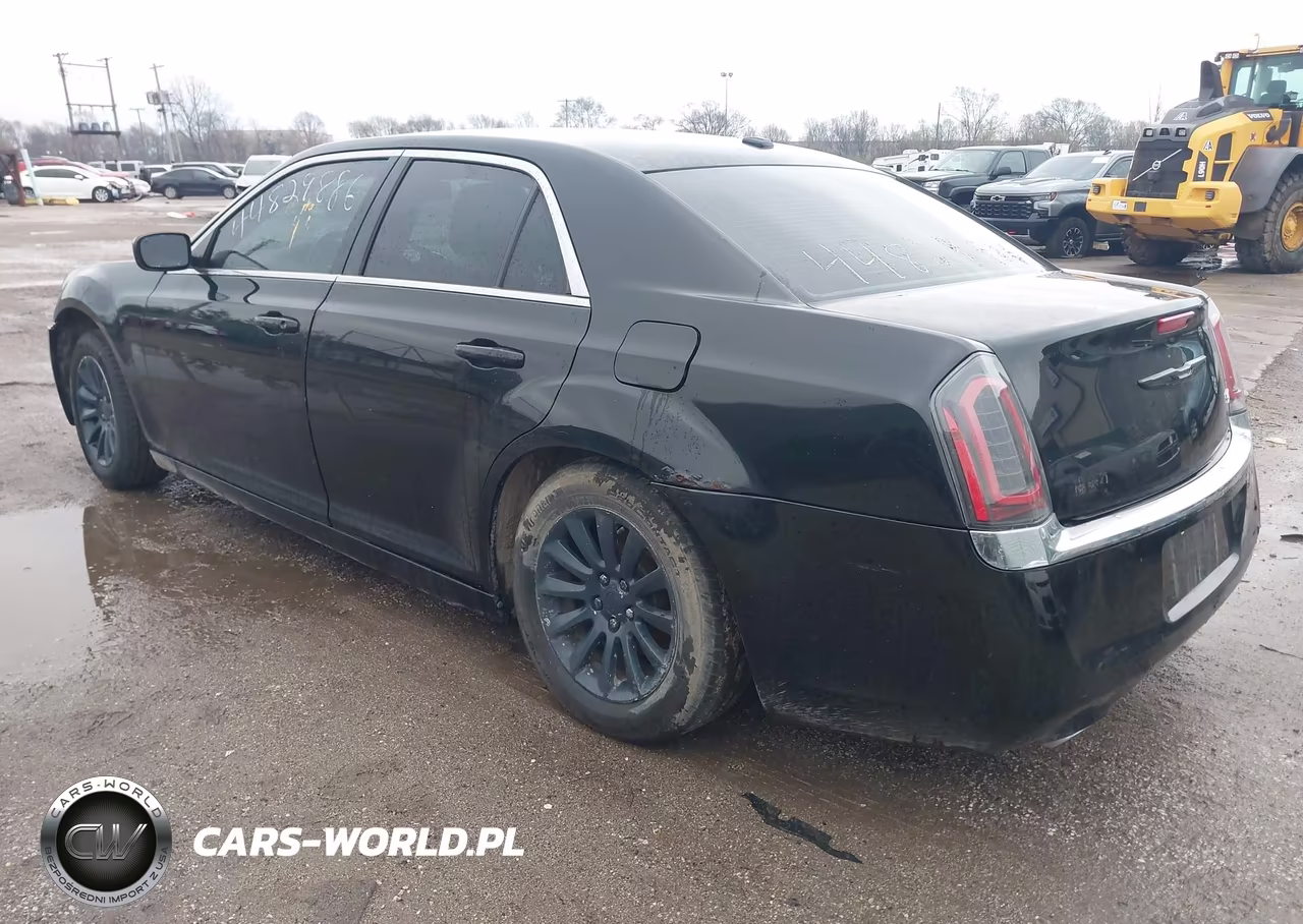 2014 Chrysler 300 Touring VIN:2C3CCAAGXEH107070 - 3