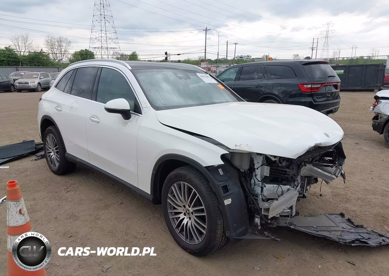 2025 Mercedes-Benz Glc 300 4Matic Suv – zdjęcie 1 z 17