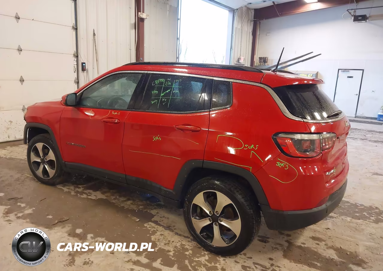 2018 Jeep Compass Latitude 4X4 VIN:3C4NJDBB4JT185750 - 3