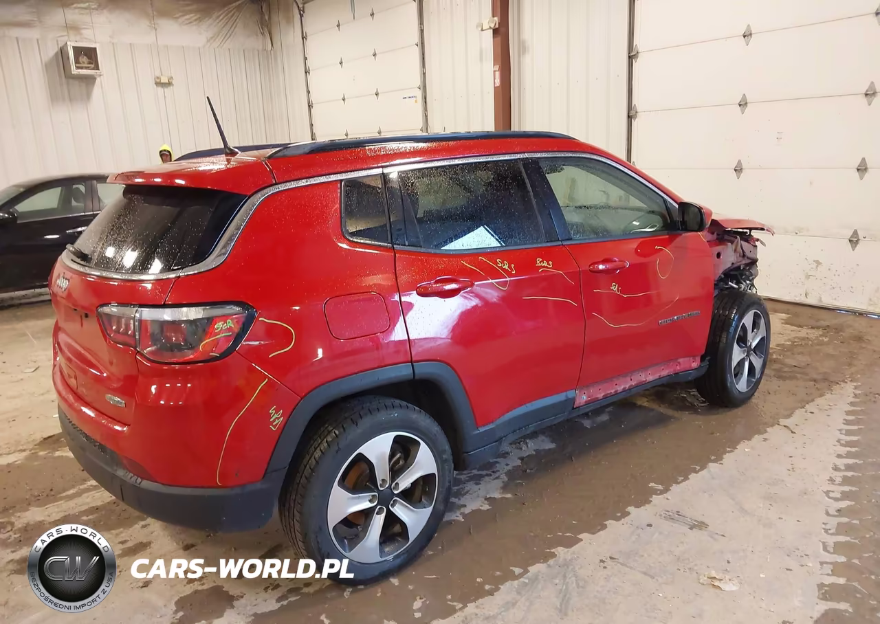 2018 Jeep Compass Latitude 4X4 VIN:3C4NJDBB4JT185750 - 4