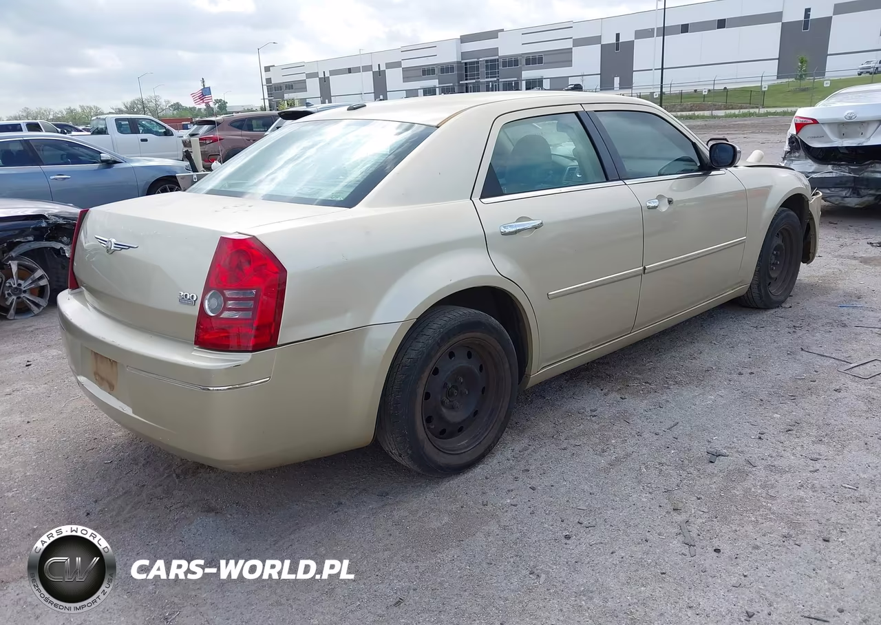 2010 Chrysler 300 Touring-Signature Series-Executive Series VIN:2C3CA5CV4AH218104 - 4