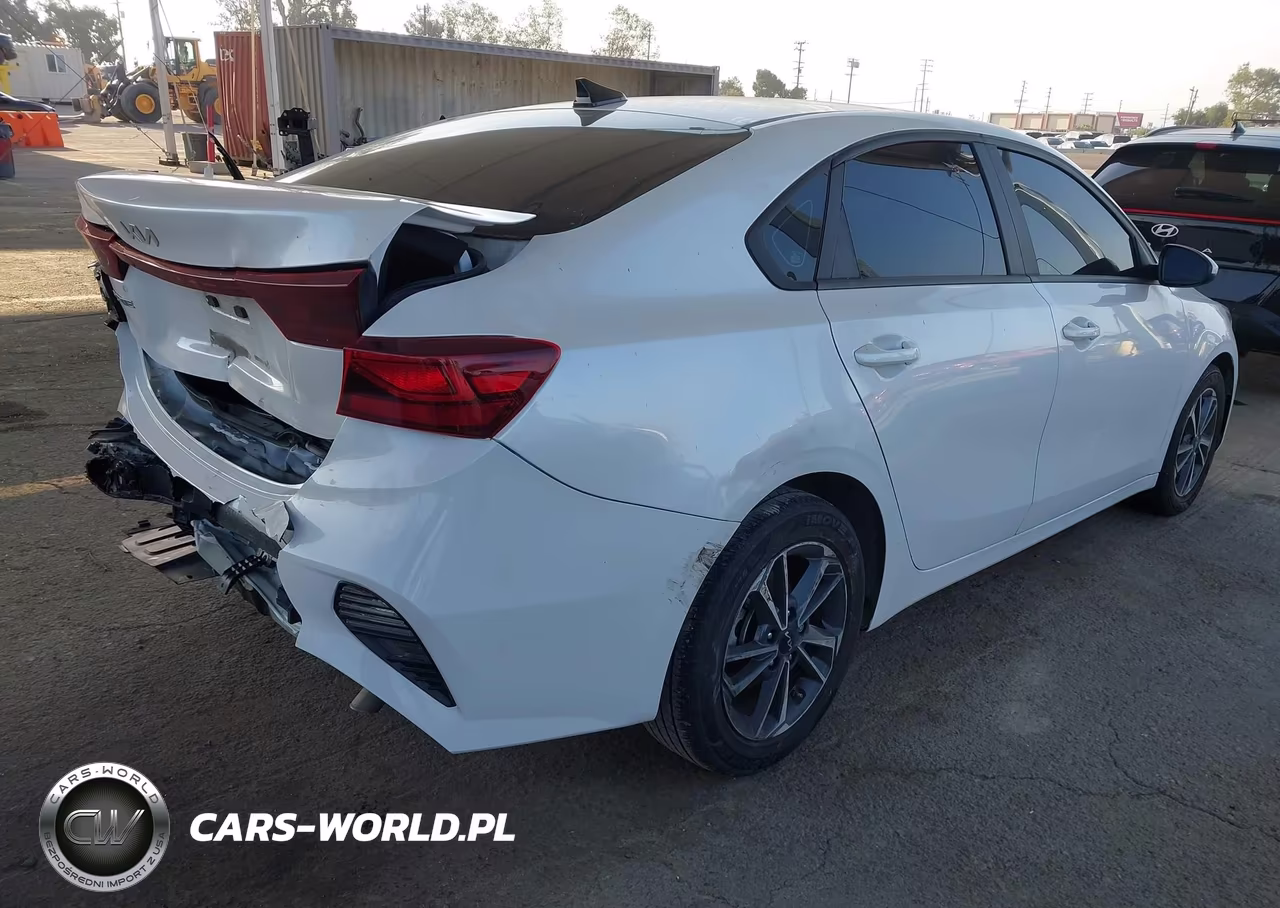 2023 Kia Forte Lxs VIN:3KPF24ADXPE671934 - 4