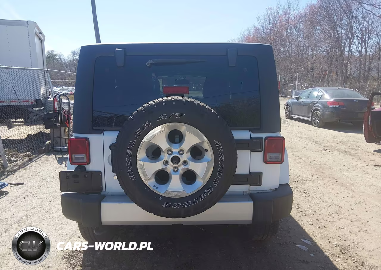 2013 Jeep Wrangler Unlimited Sahara VIN:1C4BJWEG9DL534195 - 17