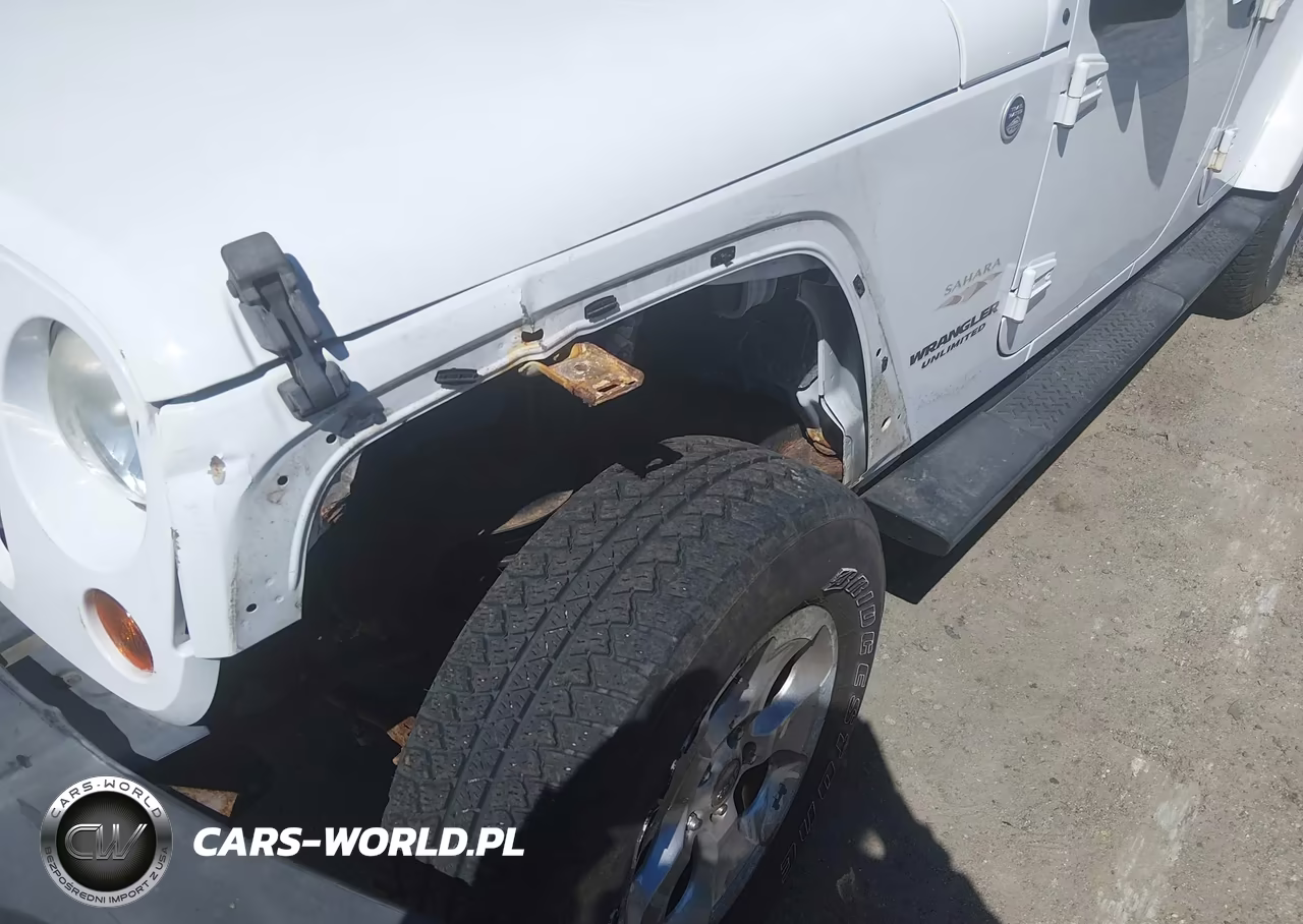 2013 Jeep Wrangler Unlimited Sahara VIN:1C4BJWEG9DL534195 - 6