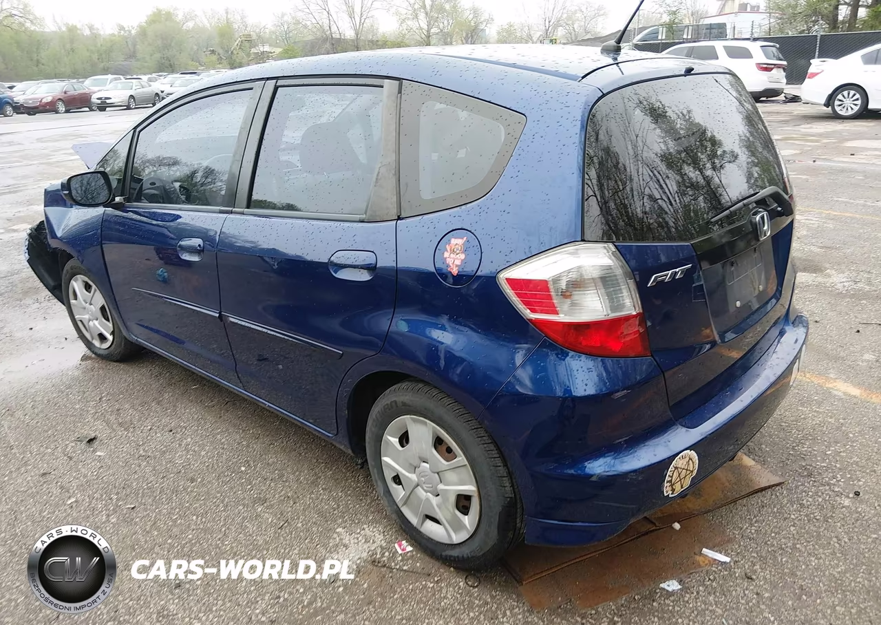 2013 Honda Fit VIN:JHMGE8H37DC076668 - 3