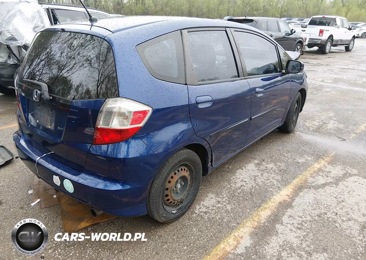 2013 Honda Fit VIN:JHMGE8H37DC076668 - 4