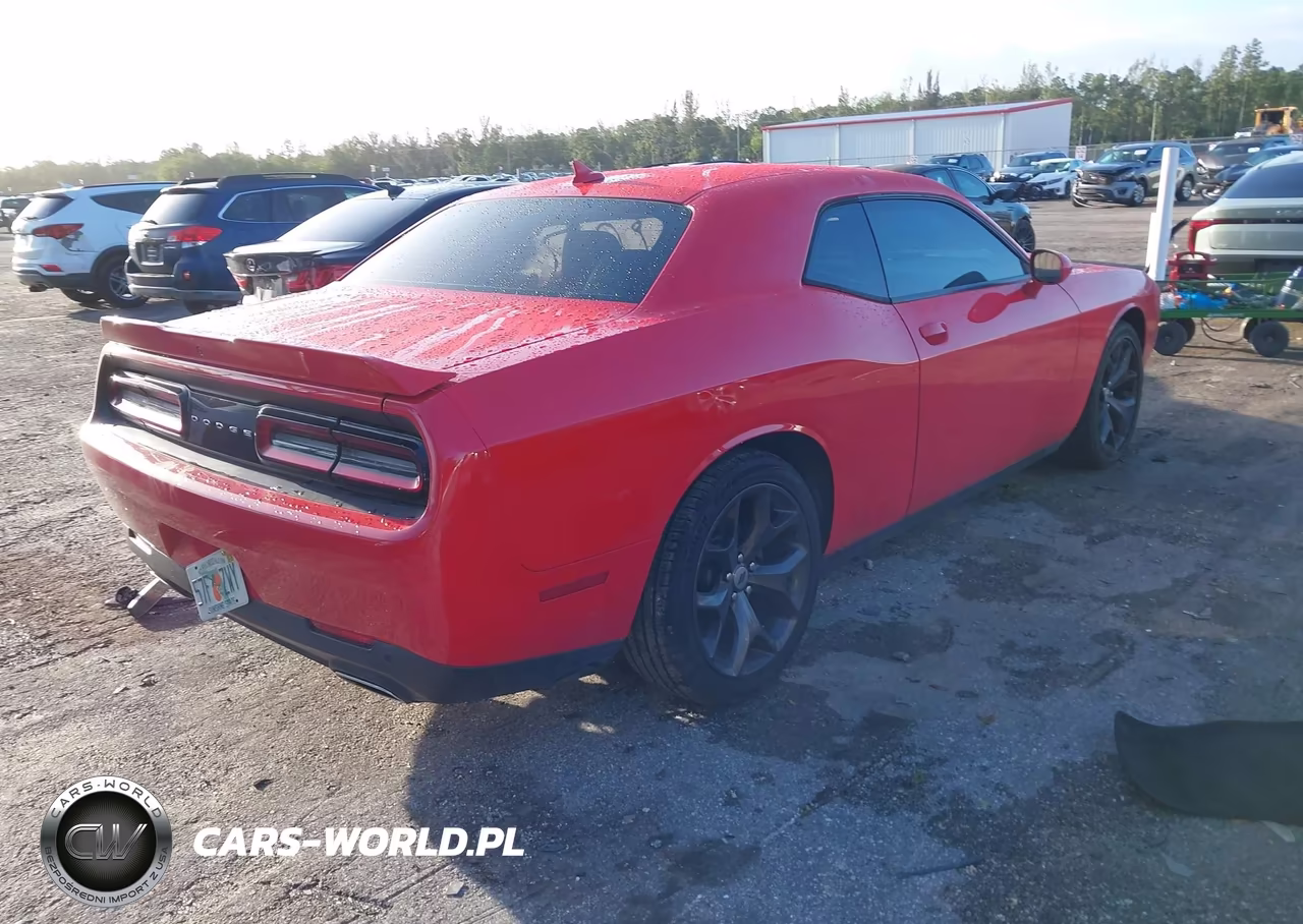 2018 Dodge Challenger Sxt Plus VIN:2C3CDZAG4JH128177 - 4