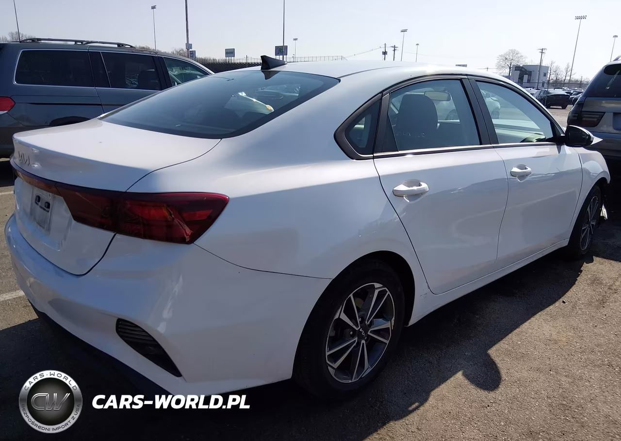 2022 Kia Forte Lxs VIN:3KPF24ADXNE479104 - 4