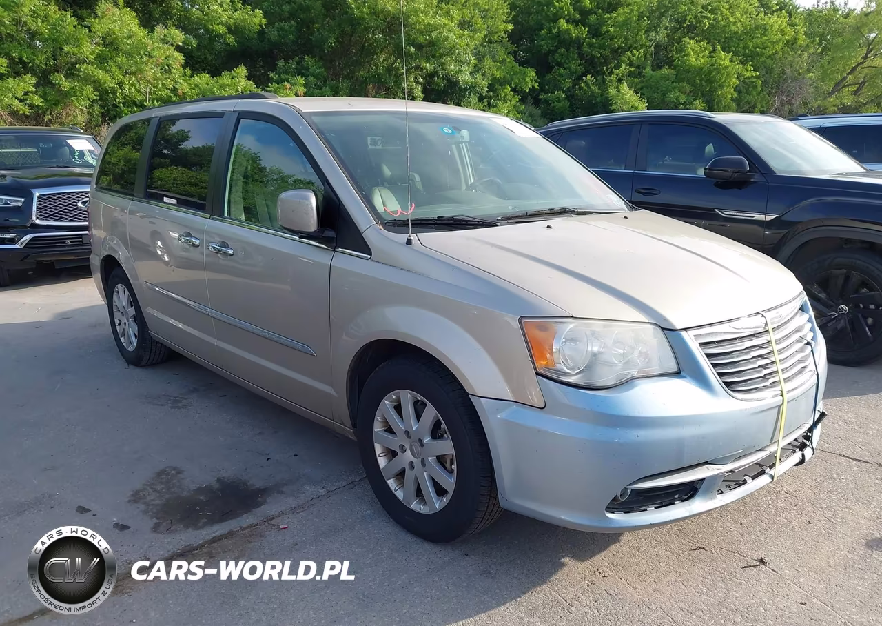 2014 Chrysler Town & Country Touring – zdjęcie 1 z 15