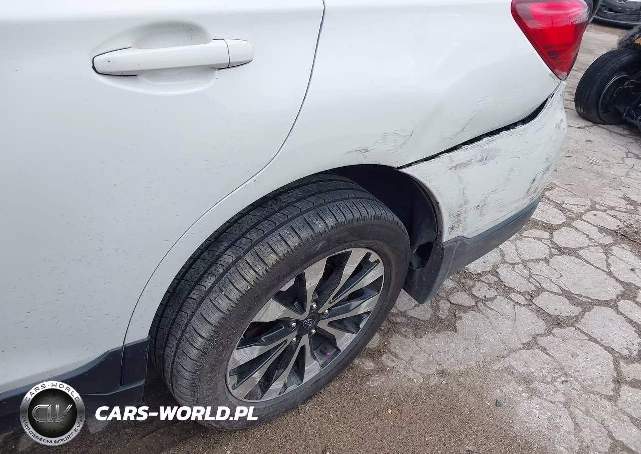2017 Subaru Outback 3.6R Limited VIN:4S4BSENC4H3363605 - 6