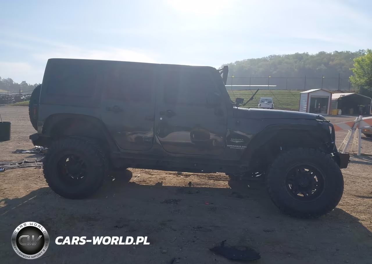 2015 Jeep Wrangler Unlimited Sahara VIN:1C4HJWEG9FL620667 - 13